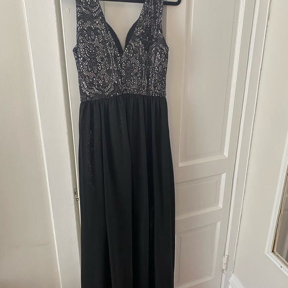 Black and silver floor length dress. - Picture 1 of 2